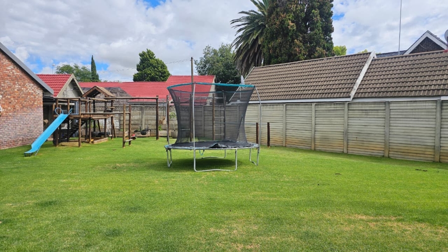 To Let 3 Bedroom Property for Rent in Naudeville Free State